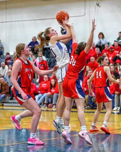 Emma Smith (center) rises for a jumper as Abby Duclos (30) contests the shot during Wednesday’s D-II semifinal.
